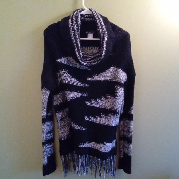 Womans M VENUS Black and White Turtleneck Sweater with Fringe Cableknit Boho - Picture 3 of 4